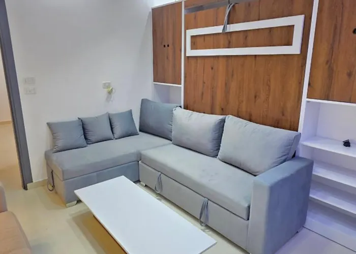 شالية صف اول علي البحر في Apartment *