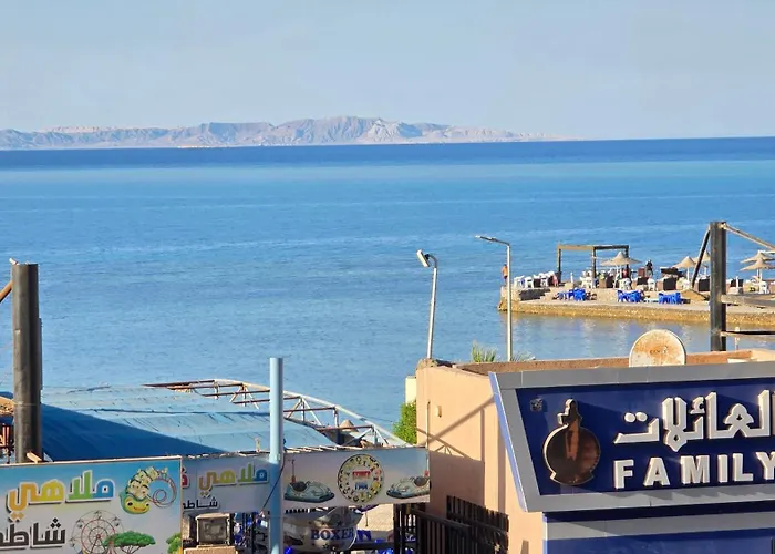 شالية صف اول علي البحر في * Hurghada